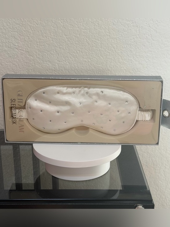 Pink Cosmetic Bag with Skincare and Accessories - Picture 6 of 8